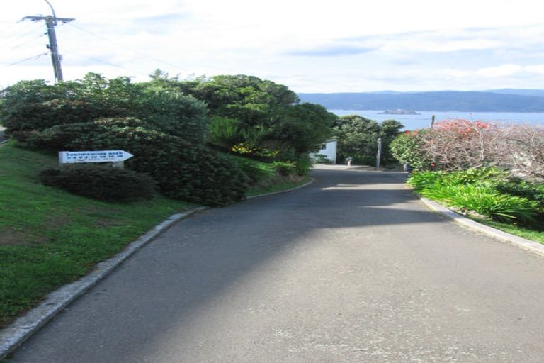 Photo of property in 6 Fortification Road, Karaka Bays, Wellington, 6022