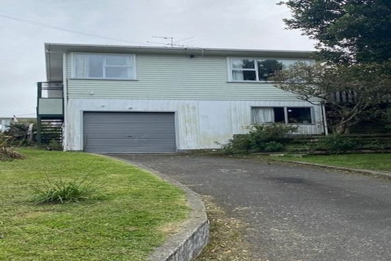 Photo of property in 35a Ranui Terrace, Tawa, Wellington, 5028