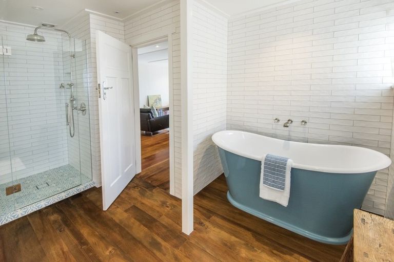 Photo of property in 111 Vauxhall Road, Narrow Neck, Auckland, 0624