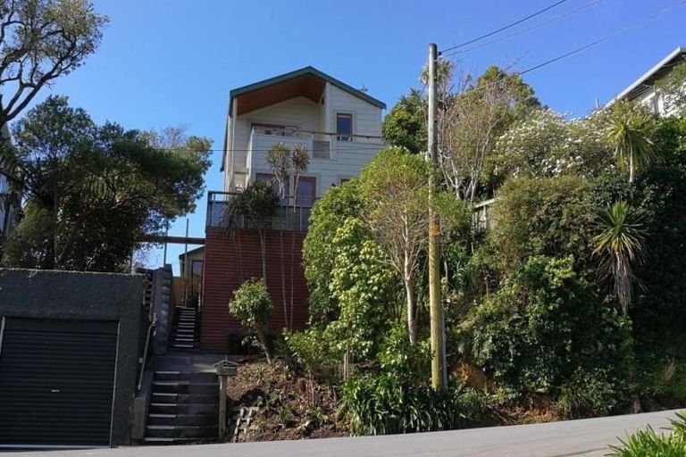 Photo of property in 25 Putnam Street, Northland, Wellington, 6012