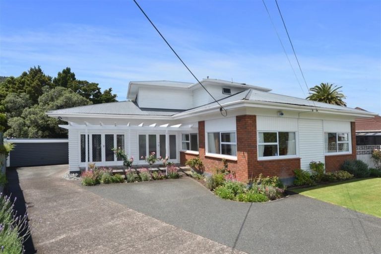 Photo of property in 82 Hatea Drive, Regent, Whangarei, 0112