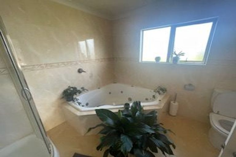 Photo of property in 27d Lyford Crescent, Sunnynook, Auckland, 0620