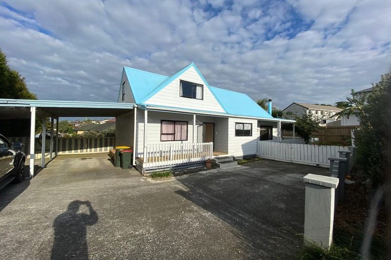 Photo of property in 1/7 Banksia Place, Goodwood Heights, Auckland, 2105