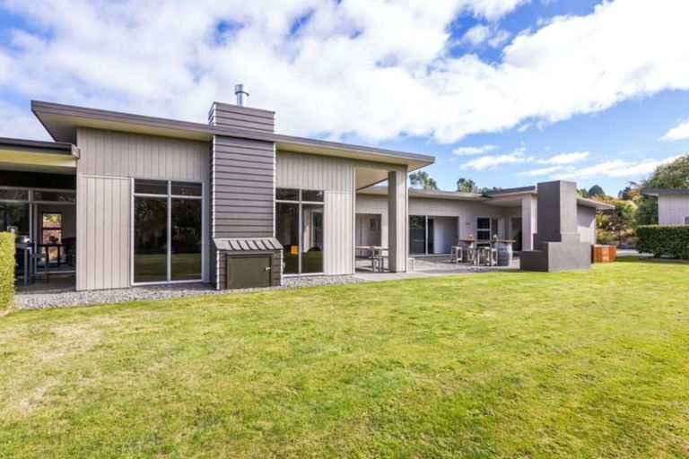 Photo of property in 27 Loch Views Road, Acacia Bay, Taupo, 3385