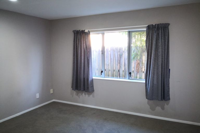 Photo of property in 16a Vera Road, Te Atatu South, Auckland, 0610
