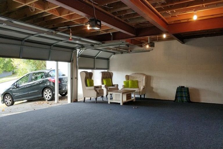 Photo of property in 4 Hollyhock Place, Browns Bay, Auckland, 0630