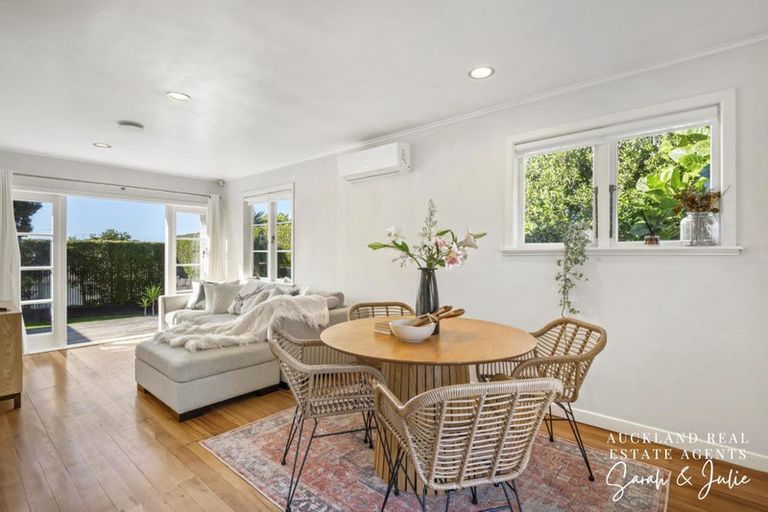 Photo of property in 422a Old Te Atatu Road, Te Atatu Peninsula, Auckland, 0610