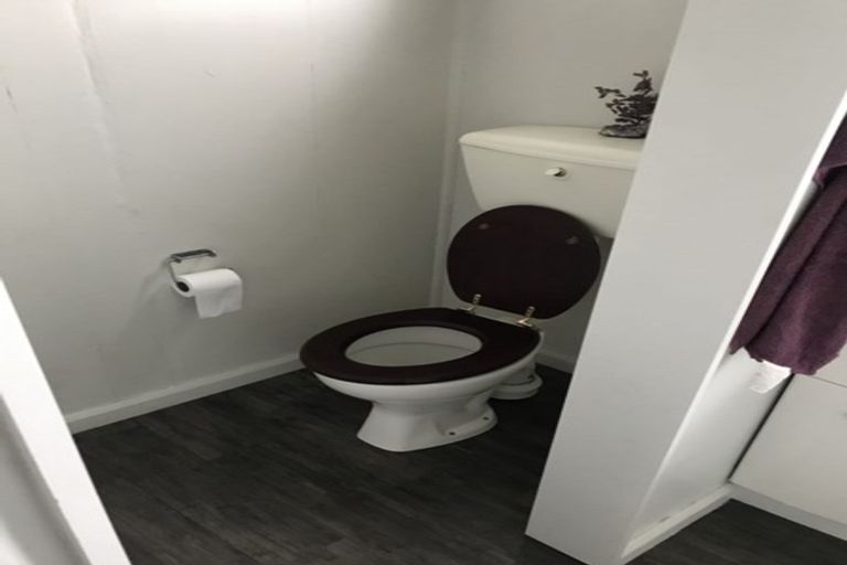 Photo of property in 33 Rewa Street, Takaro, Palmerston North, 4412