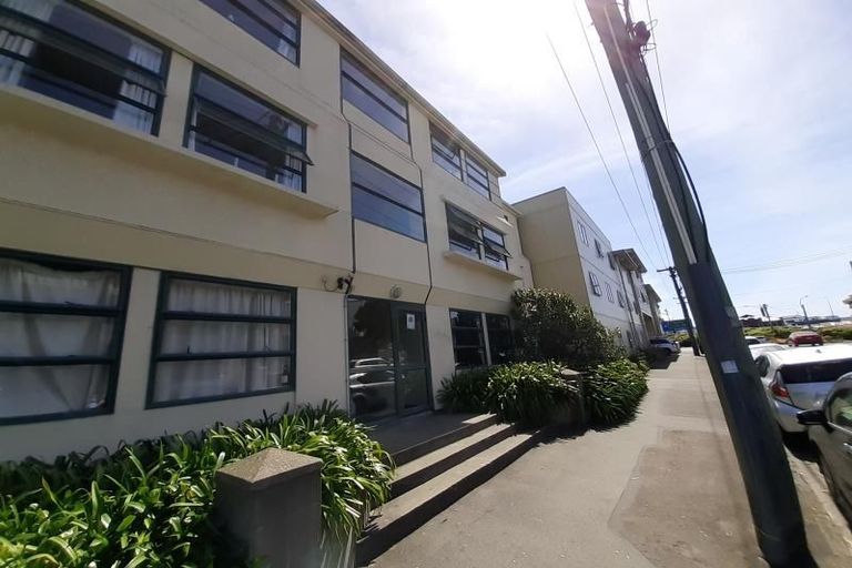 Photo of property in Te Awhina Apartments, 19/22 Sussex Street, Mount Cook, Wellington, 6021