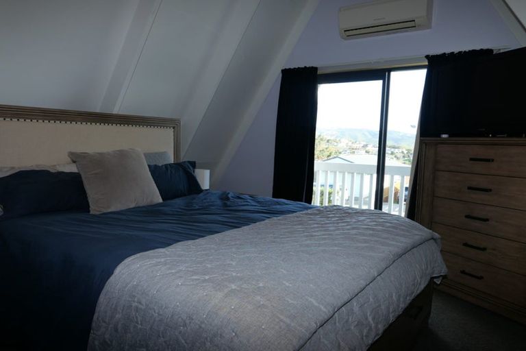 Photo of property in 9 Toporoa View, Ascot Park, Porirua, 5024