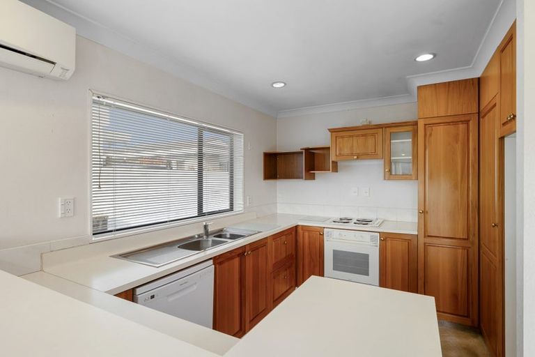 Photo of property in 17a Huatoki Street, Vogeltown, New Plymouth, 4310