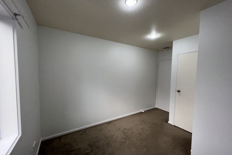 Photo of property in 11/30 John Jennings Drive, Oteha, Auckland, 0632