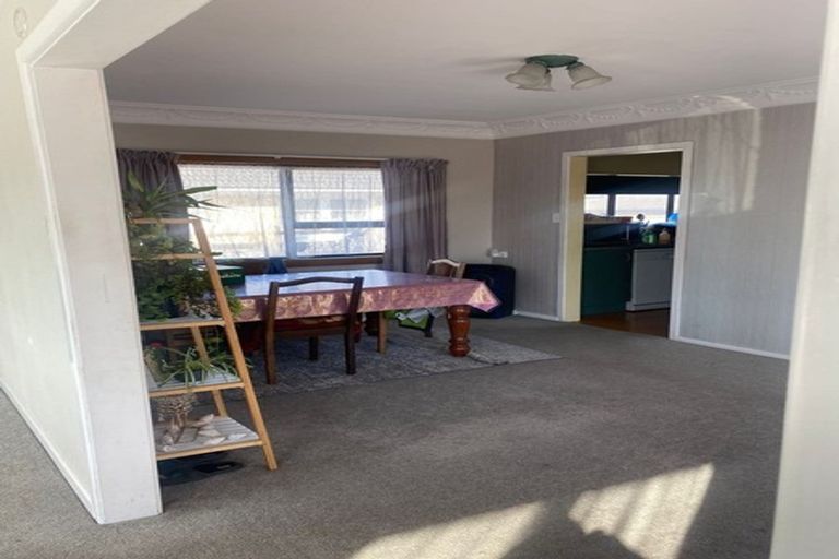 Photo of property in 28 Grove Road, Papakura, 2110