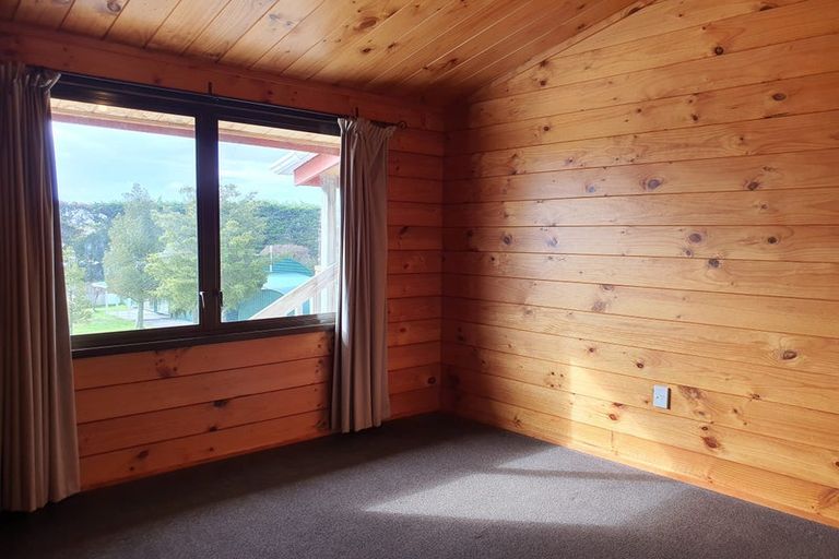 Photo of property in 144 Taupaki Road, Taupaki, Henderson, 0782