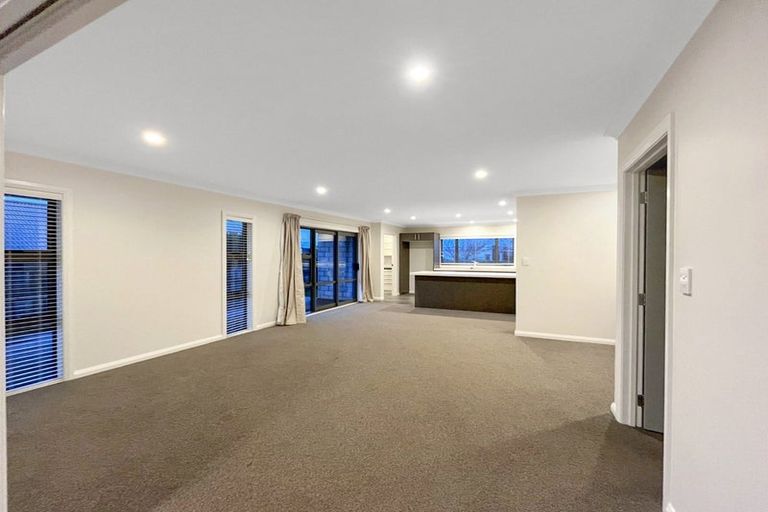 Photo of property in 7 Monaco Grove, Fitzherbert, Palmerston North, 4410