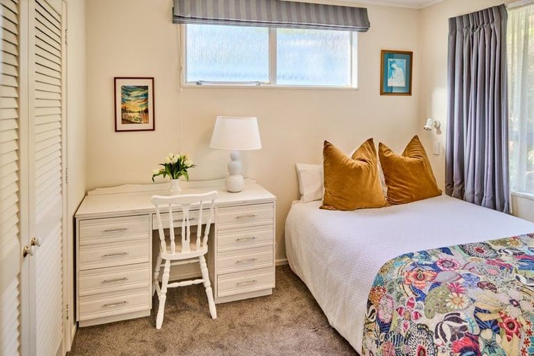 Photo of property in 54 Gloaming Hill, Titahi Bay, Porirua, 5022