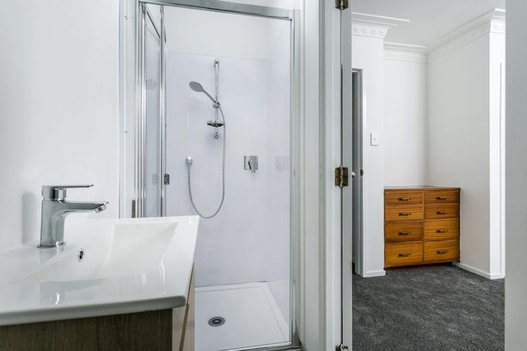 Photo of property in 1/169 Forrest Hill Road, Forrest Hill, Auckland, 0620