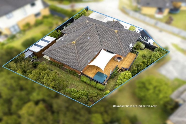Photo of property in 21 Misty Valley Drive, Henderson, Auckland, 0612