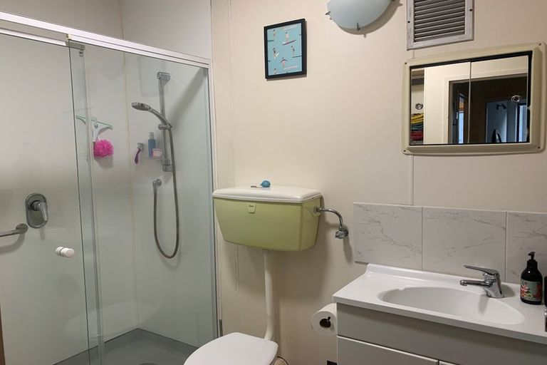 Photo of property in Hobson Court Flats, 42/70 Hobson Street, Thorndon, Wellington, 6011