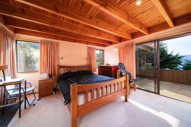 Photo of property in 128 Wynyard Crescent, Fernhill, Queenstown, 9300