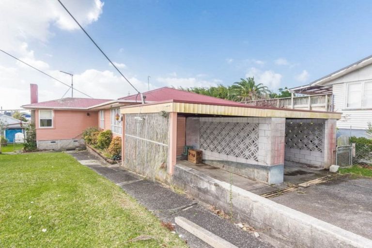 Photo of property in 8 Sarona Avenue, Glen Eden, Auckland, 0602