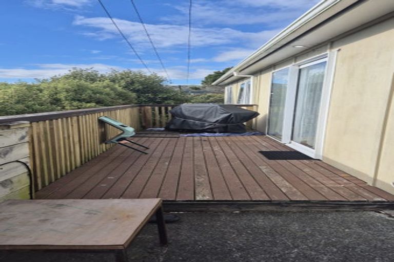 Photo of property in 9a Cheshire Street, Cannons Creek, Porirua, 5024