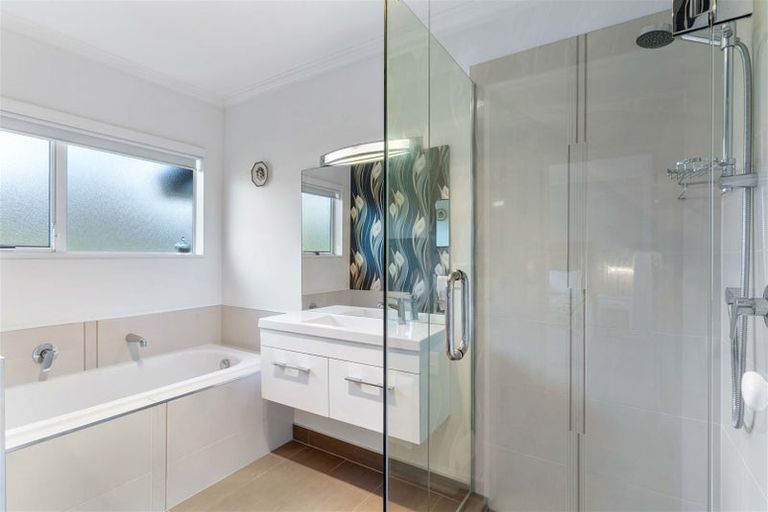 Photo of property in 1 Pelican Lane, Unsworth Heights, Auckland, 0632