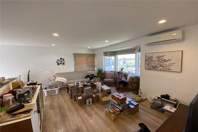 Photo of property in 21 Caribbean Drive, Unsworth Heights, Auckland, 0632