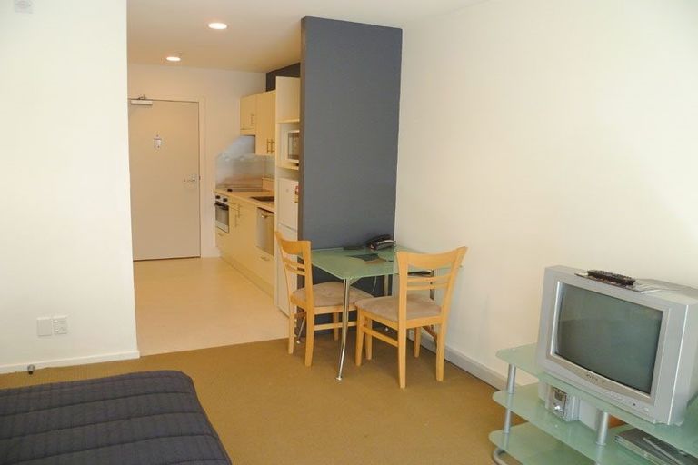 Photo of property in Terrace Heights Apartments, 2/163p The Terrace, Wellington Central, Wellington, 6011