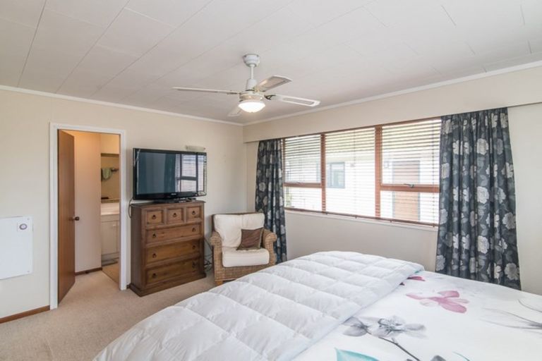 Photo of property in 29 Frimley Terrace, Waikanae Beach, Waikanae, 5036