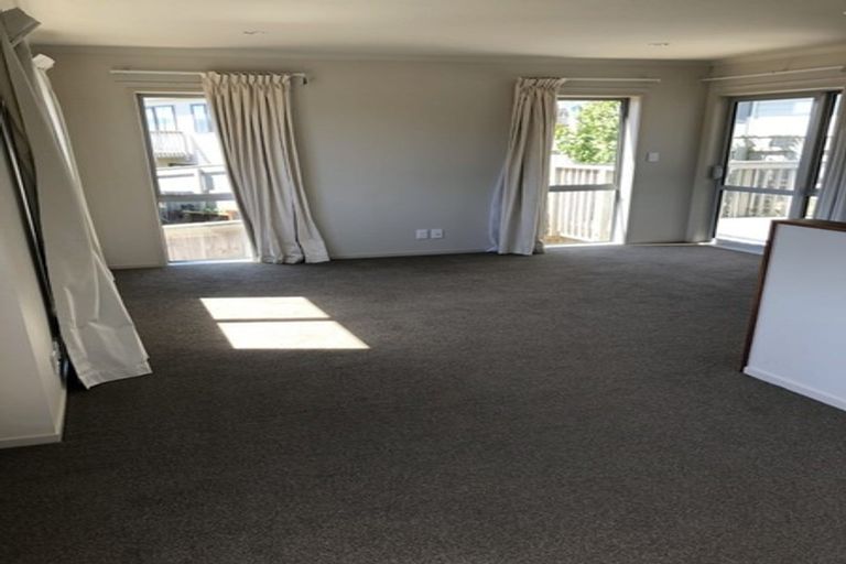 Photo of property in 7 Cresswell Place, Johnsonville, Wellington, 6037