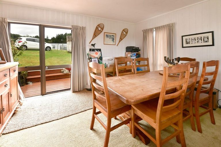 Photo of property in 30 Hand Road, Helensville, 0800