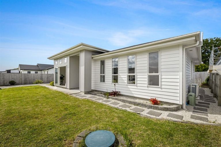 Photo of property in 18 Raymond Grace Avenue, Huapai, Kumeu, 0810