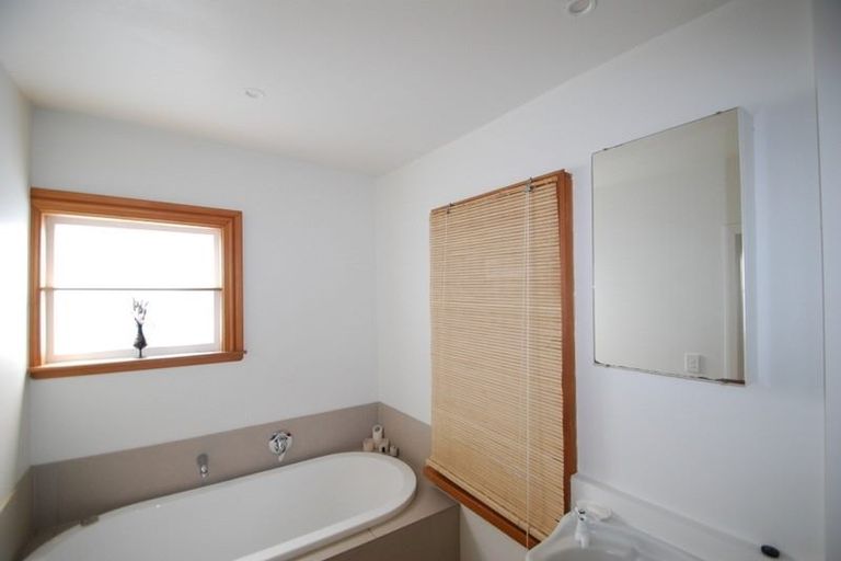 Photo of property in 20 Earls Terrace, Mount Victoria, Wellington, 6011