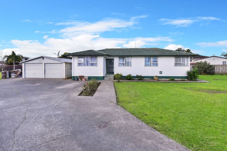 Photo of property in 14 Serrano Place, Clover Park, Auckland, 2023