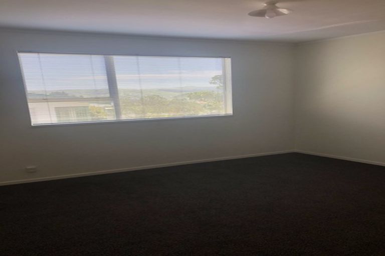 Photo of property in 23 Colchester Crescent, Newlands, Wellington, 6037