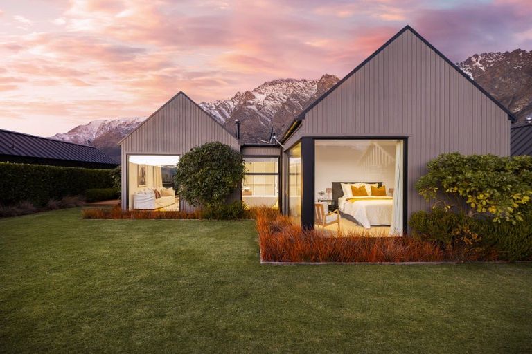 Photo of property in 1 Wanderer Lane, Jacks Point, Queenstown, 9371