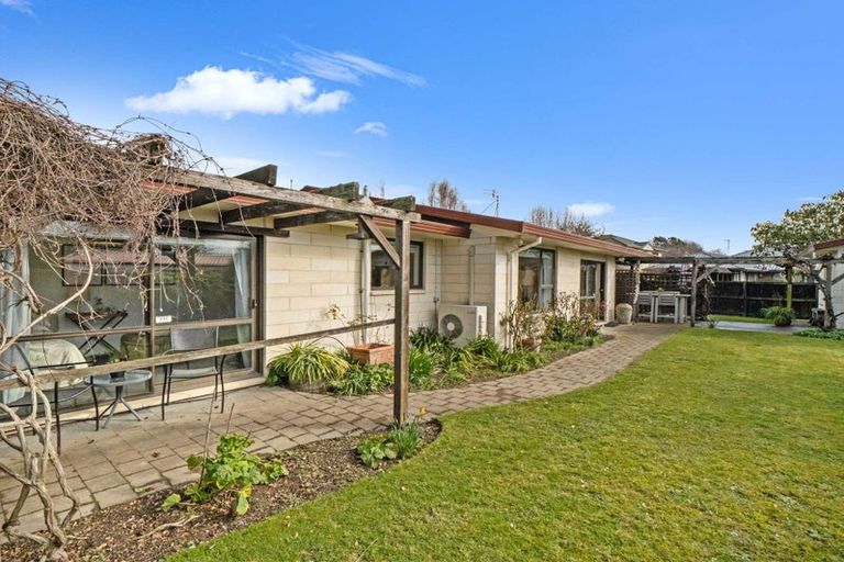 Photo of property in 8 Dulcie Place, Harewood, Christchurch, 8051