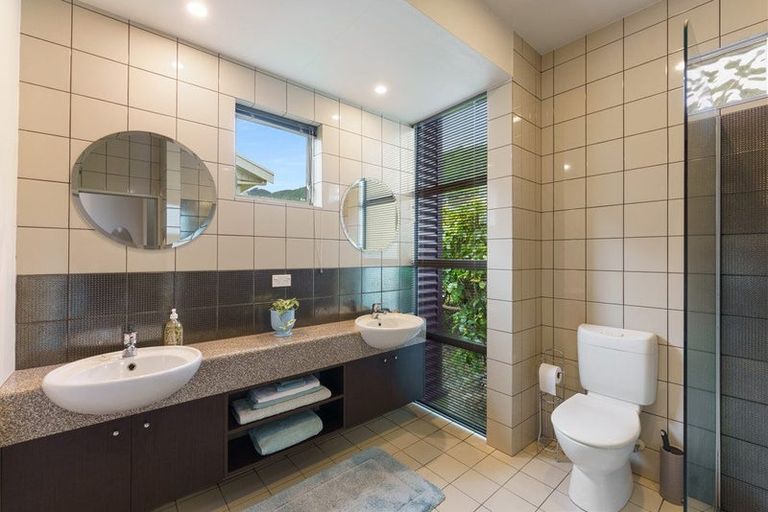 Photo of property in 110 Winara Avenue, Waikanae, 5036