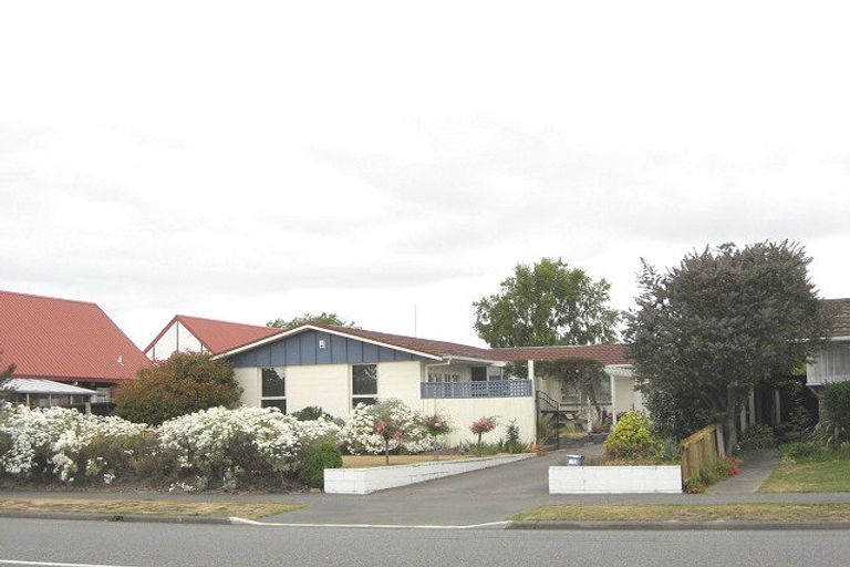 Photo of property in 143 Queenspark Drive, Parklands, Christchurch, 8083