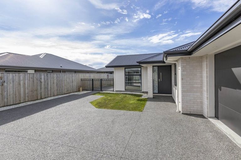 Photo of property in 82a Watkins Drive, Rangiora, 7400