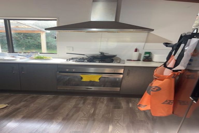 Photo of property in 1 Crown Hill Close, Forrest Hill, Auckland, 0620