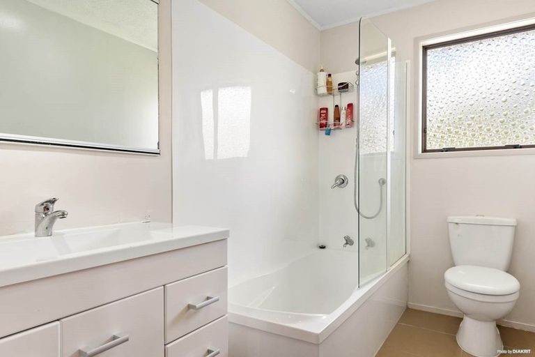 Photo of property in 3 Crestlands Place, Papakura, 2110