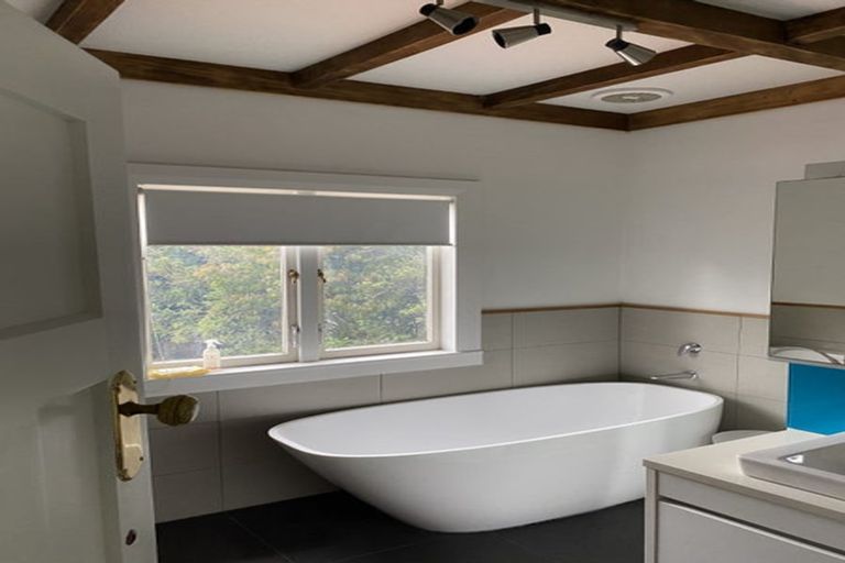 Photo of property in 233 Godley Road, Titirangi, Auckland, 0604