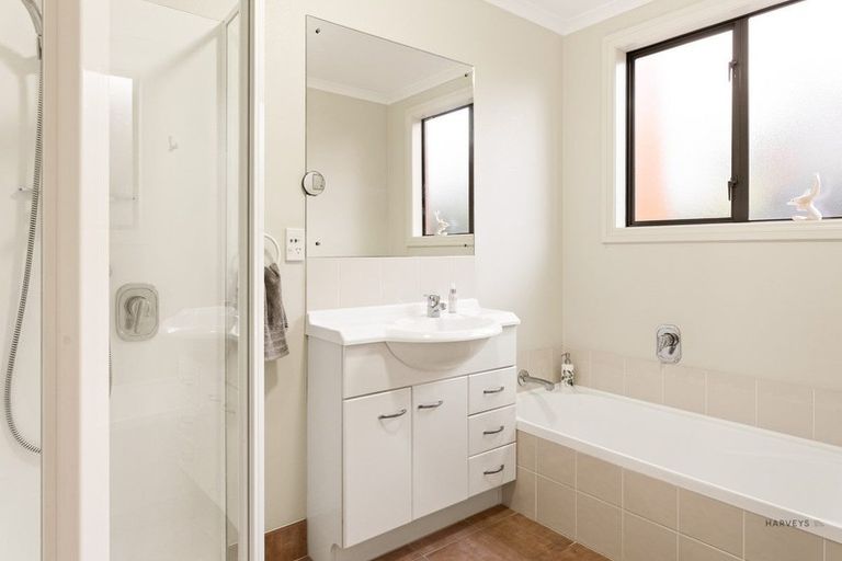 Photo of property in 6 View Ridge Drive, Ranui, Auckland, 0612