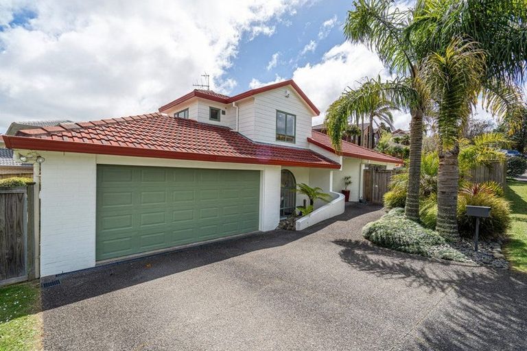 Photo of property in 15 Arirang Rise, Pinehill, Auckland, 0632