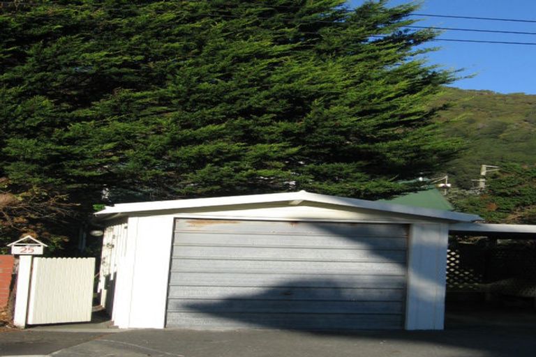 Photo of property in 25 Pukatea Street, Eastbourne, Lower Hutt, 5013