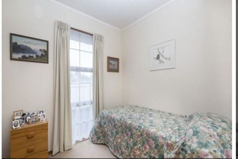Photo of property in 2/3 Benygloe Place, Highland Park, Auckland, 2010