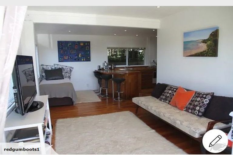 Photo of property in 25 Rosario Crescent, Red Beach, 0932