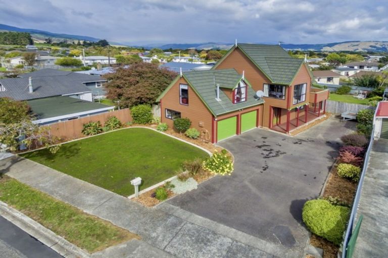 Photo of property in 4 Tararua Crescent, Otaki, 5512